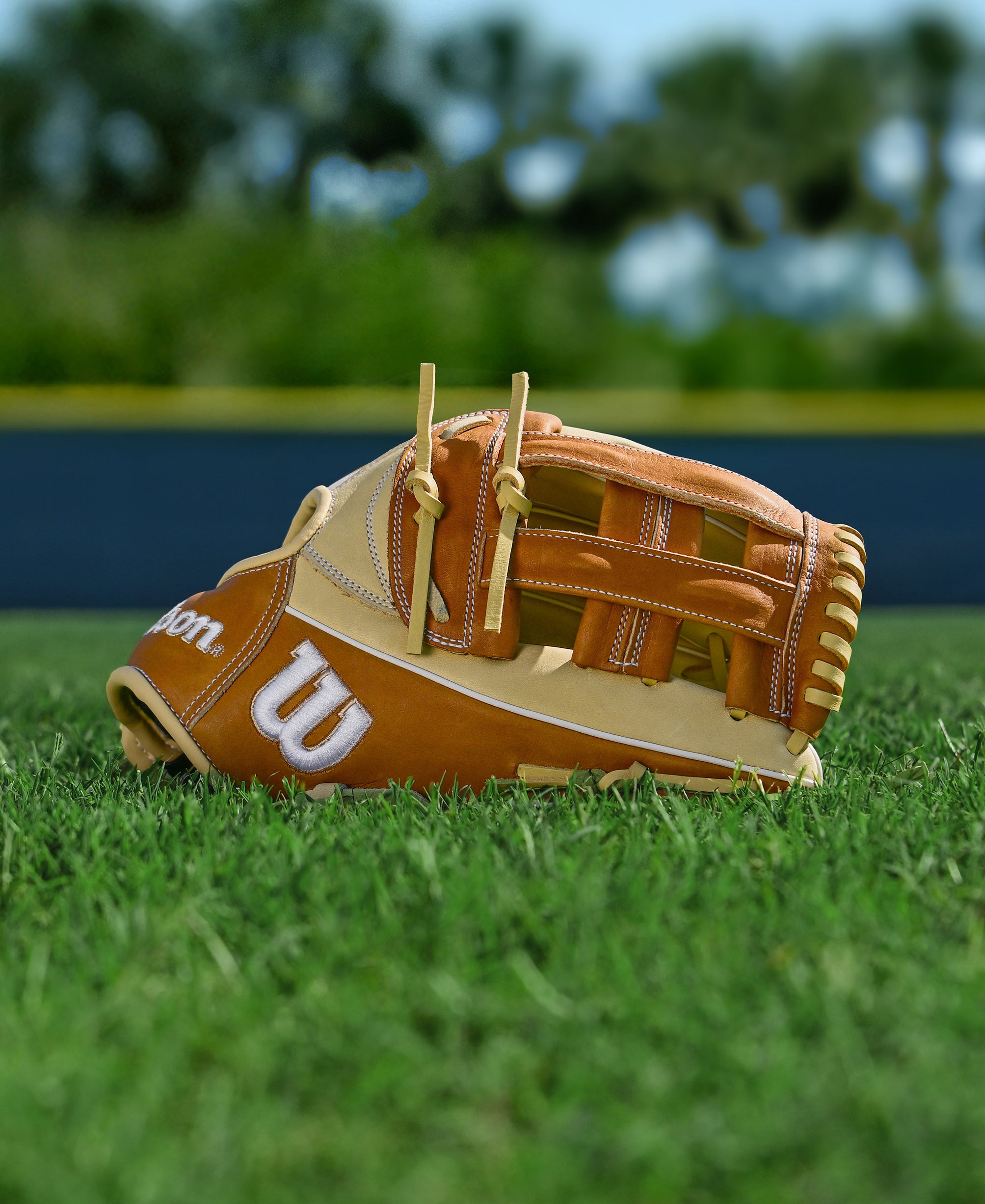 Wilson A1000 1750 Model 12.5" Baseball Outfield Glove - Image 2